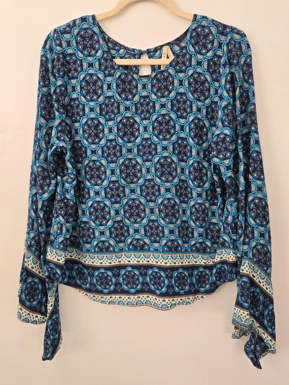 Roper Western Bohemian Bell Sleeve Blouse blue geometric pattern tile print. LG.